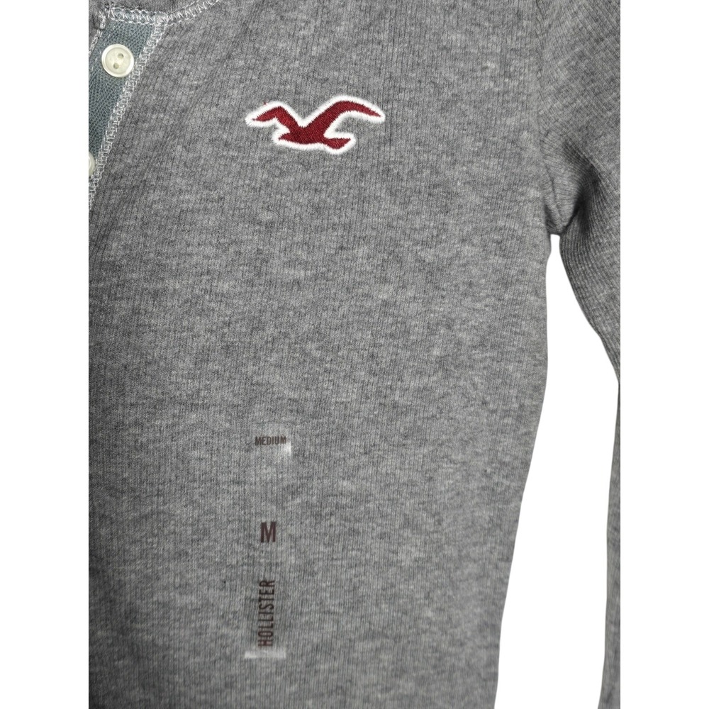 NWT Hollister Y2K Fitted Henley Top 3/4 Sleeve Logo Baby Tee Size M - Picture 3 of 6